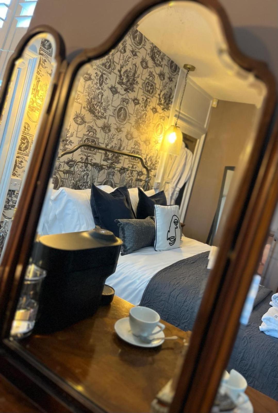 The Three Tuns Hotel Chepstow Eksteriør billede